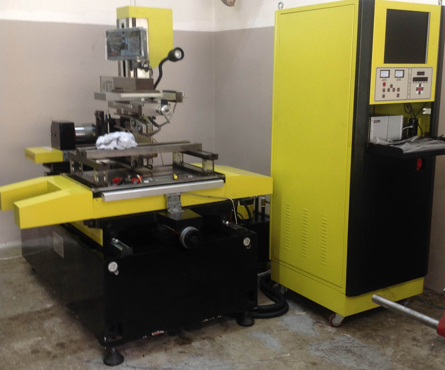 ЭЛЕКТРОЭРОЗИОННЫЙ ПРОВОЛОЧНО-ВЫРЕЗНОЙ СТАНОК С ЧПУ DK7732 КОНУС 30